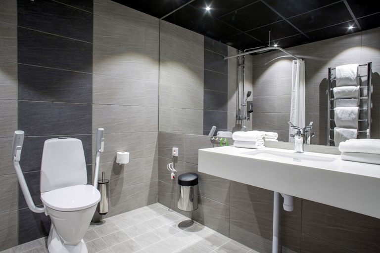 Bathroom 5, First Hotel Dragonen, Umeå