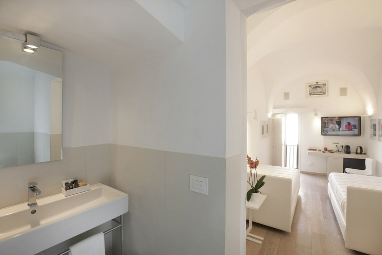 Bathroom 5, Santacroce Luxury Rooms, Lecce