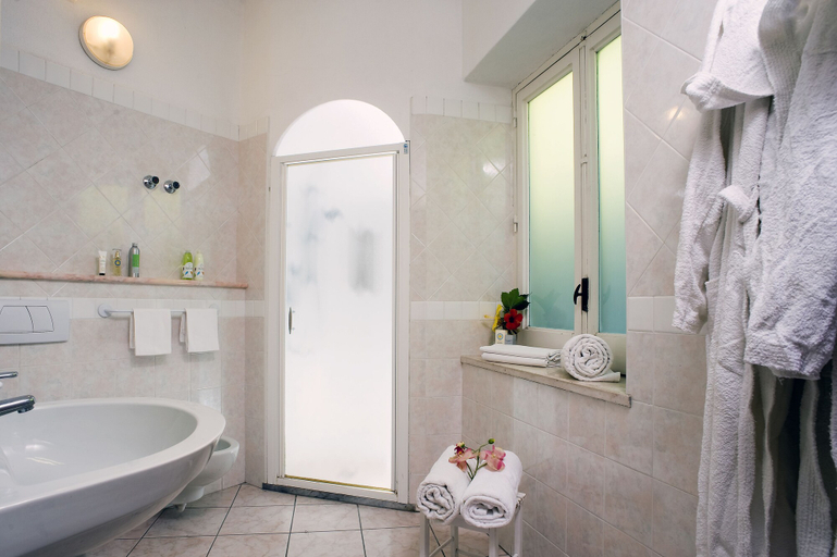 Bathroom 4, Hotel Villa Angela, Napoli