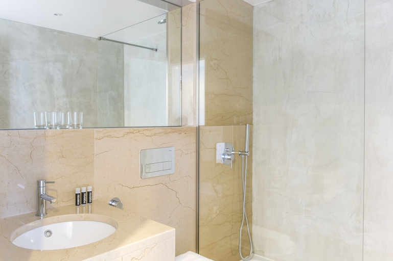Bathroom 3, Londres Estoril Hotel, Cascais