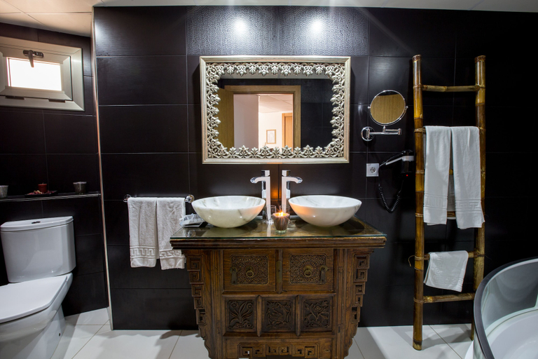 Bathroom 5, Alba Seleqtta, Girona