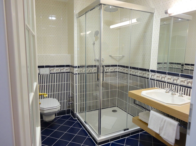 Bathroom 5, Hotel Erbprinzenpalais, Harz