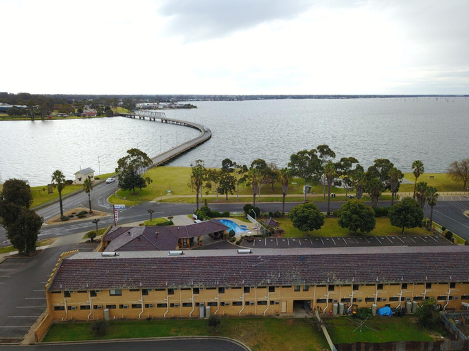 Exterior & Views 18