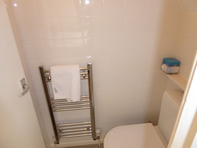 Bathroom 5, The Berwick - Over 40's Only, Blackpool