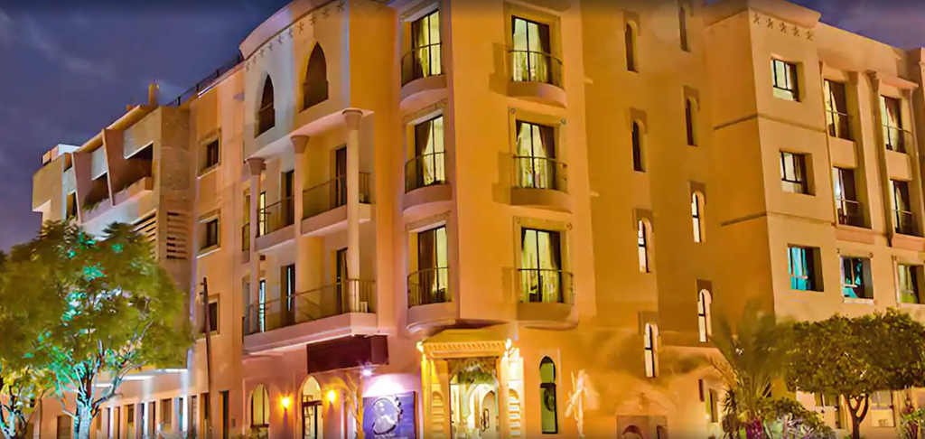 Exterior & Views