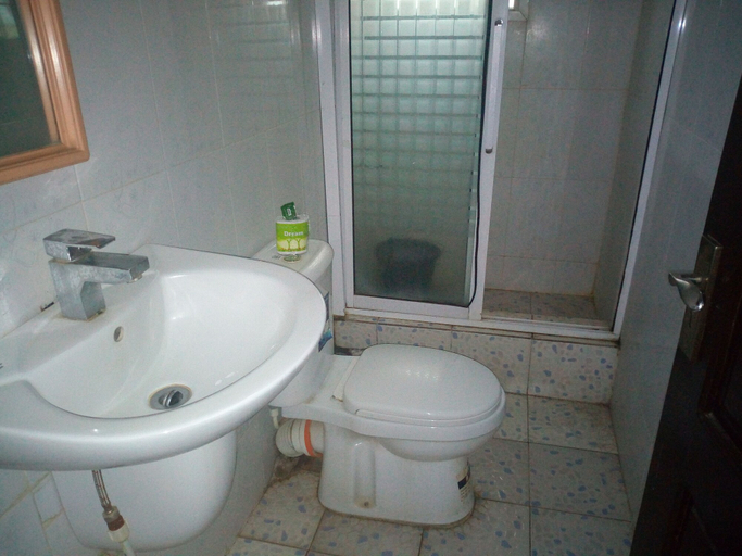 Bathroom 3, Bayse One Executive Suites and Bar, IbadanSouth-West