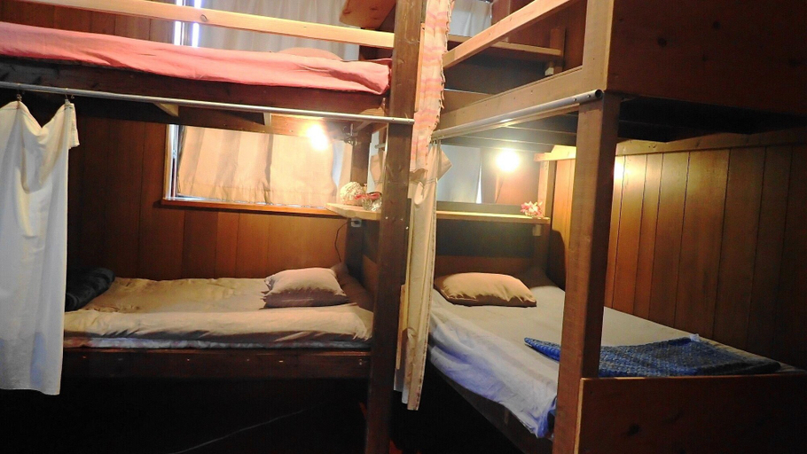 Bedroom 3, Hotel Hibiscus - Hostel, Miyakojima