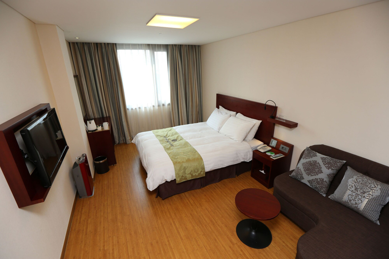 Bedroom 2, New Kukje Hotel, Jung