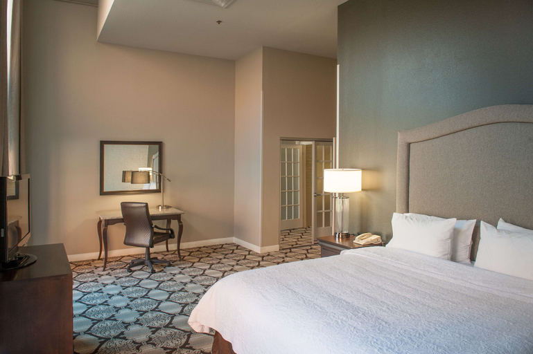 Bedroom 3, Hampton Inn & Suites New Orleans Convention Center, Orleans