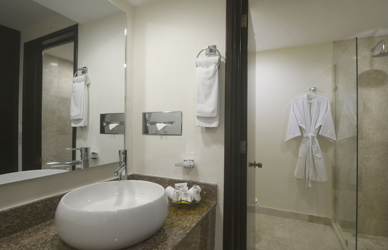 Bathroom 4, Canto del Sol Puerto Vallarta All Inclusive, Puerto Vallarta