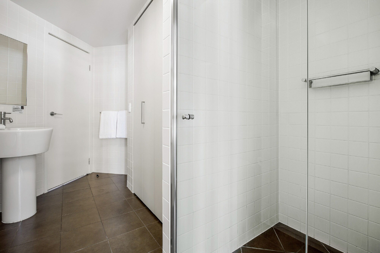 Bathroom 5, Evolution Apartments, Brisbane