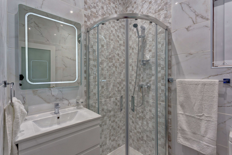 Bathroom, Stylish 3BR Apartment, Fantastic Location in Sliema