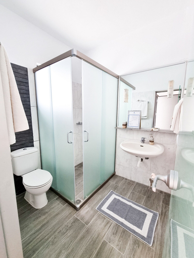 Bathroom 5, Penélope Hotel, South Aegean