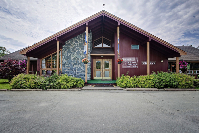 Exterior & Views