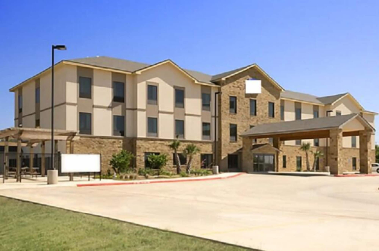 Exterior & Views 2, PetroStay Inn & Suites Cotulla, La Salle
