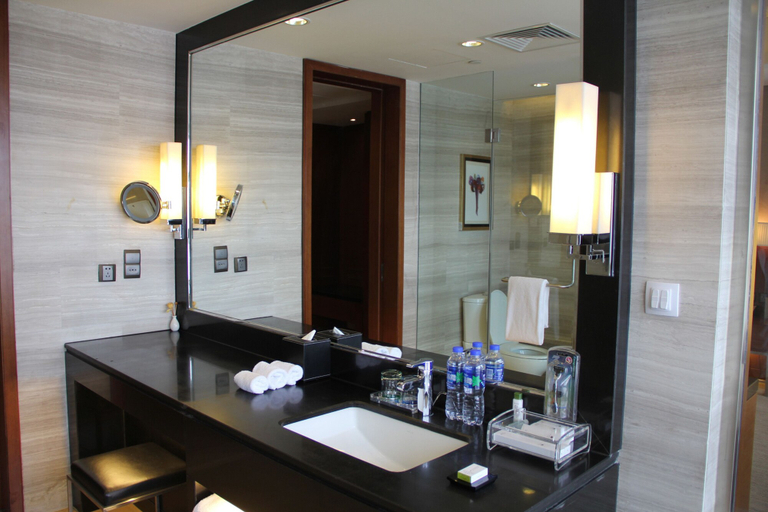 Bathroom 4, DoubleTree by Hilton Hotel Shenyang, Shenyang
