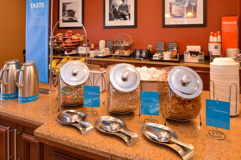 Food & Drinks 5, Hampton Inn by Hilton Litchfield, Montgomery