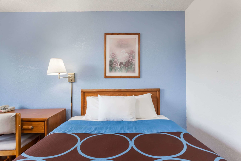 Bedroom 3, Super 8 by Wyndham Norwich, Chenango