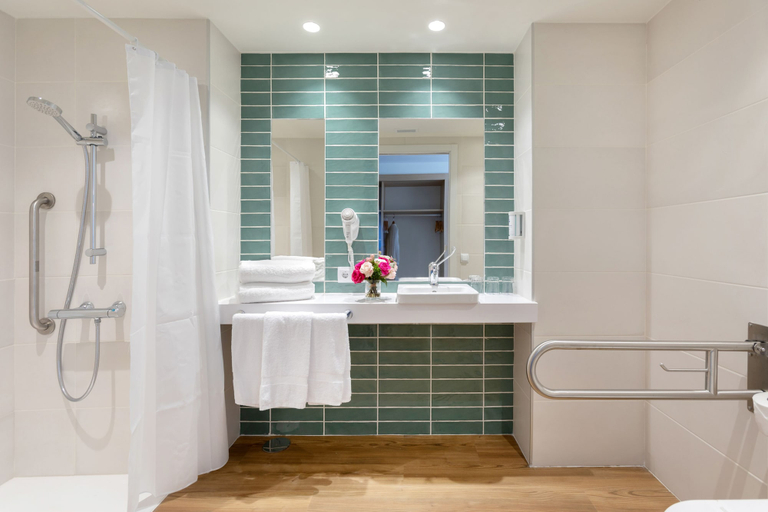 Bathroom 5, Hotel Prestige Sant Marc, Girona