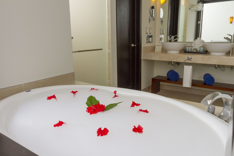 Bathroom 5, Sandos Caracol Nature Resort & Water Park All Inclusive, Cozumel