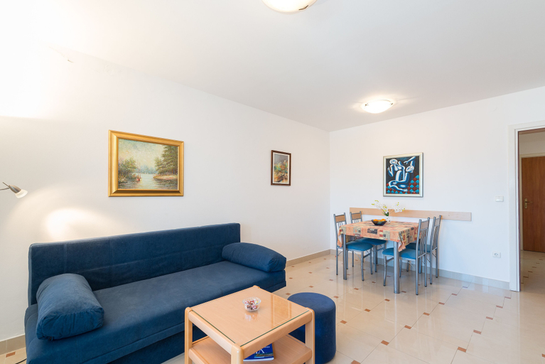 Others 5, Apartments Partelj, Vir