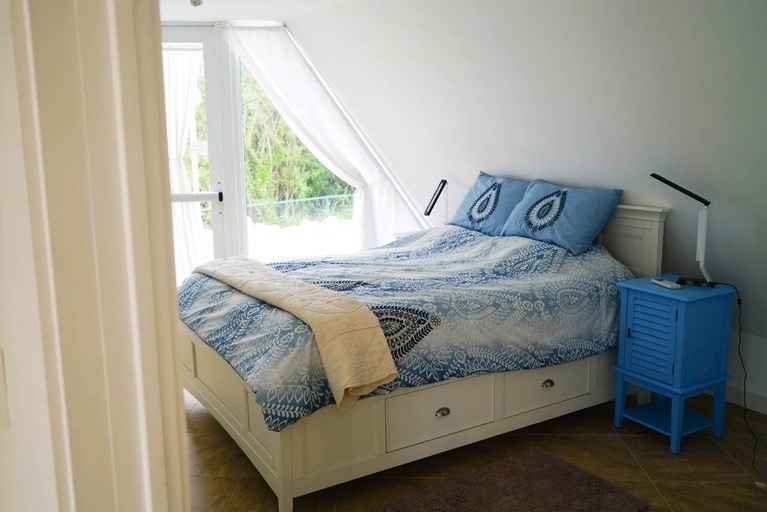 Bedroom 3, Pyramids in Florida, Lee
