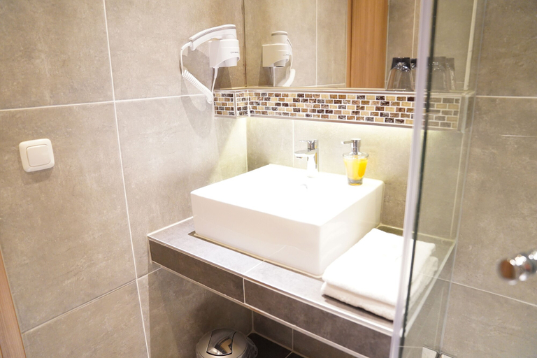Bathroom 5, Hotel Dias, Pinneberg