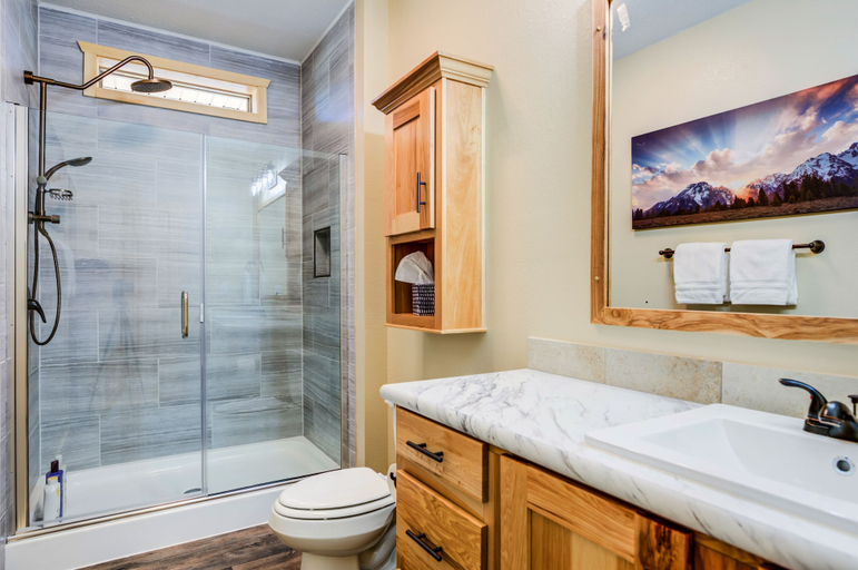 Bathroom 3, Shepherd Family Retreats- Bear Cub, Gallatin