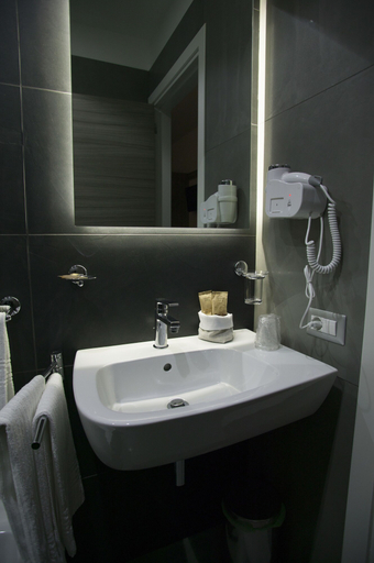 Bathroom 4, La Sosta Motel, Matera