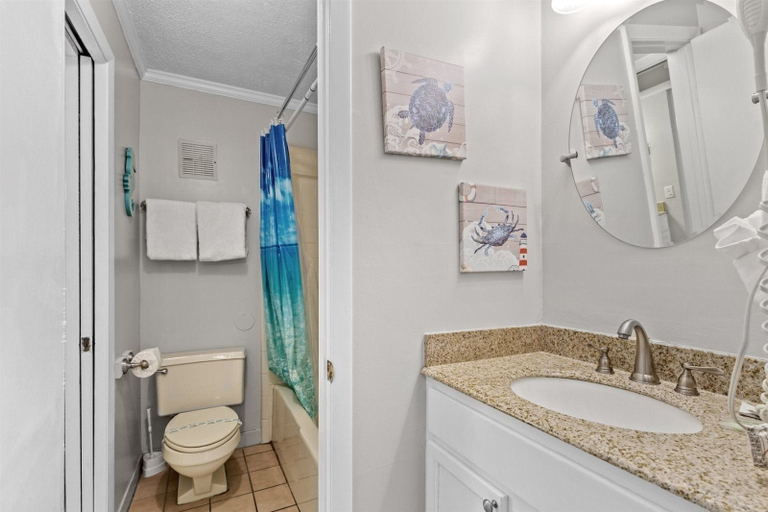 Bathroom 3, The Summit 816, Bay