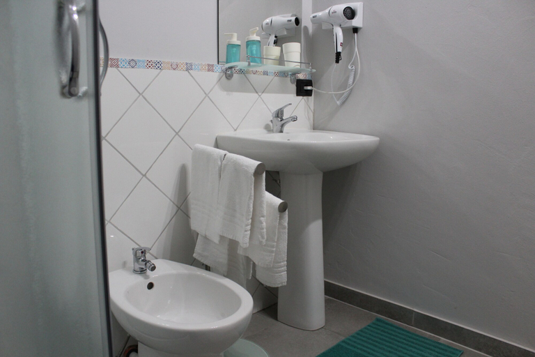 Bathroom 5, Harmony Rooms, Catania