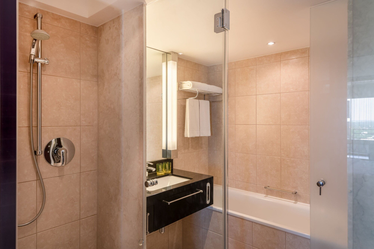 Bathroom 5, Four Points by Sheraton Munich Arabellapark, München