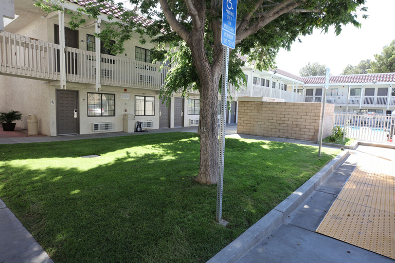 Exterior & Views 2, Studio 6 Barstow, CA, San Bernardino