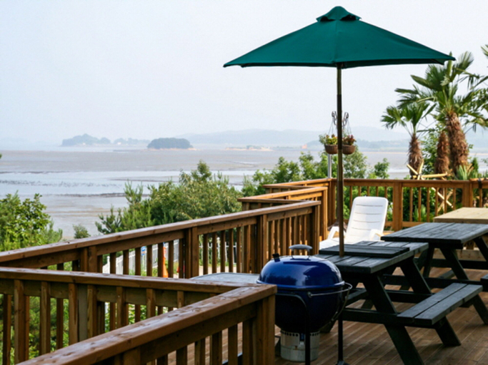 Others 4, Badasol Fragrance Pension, Taean