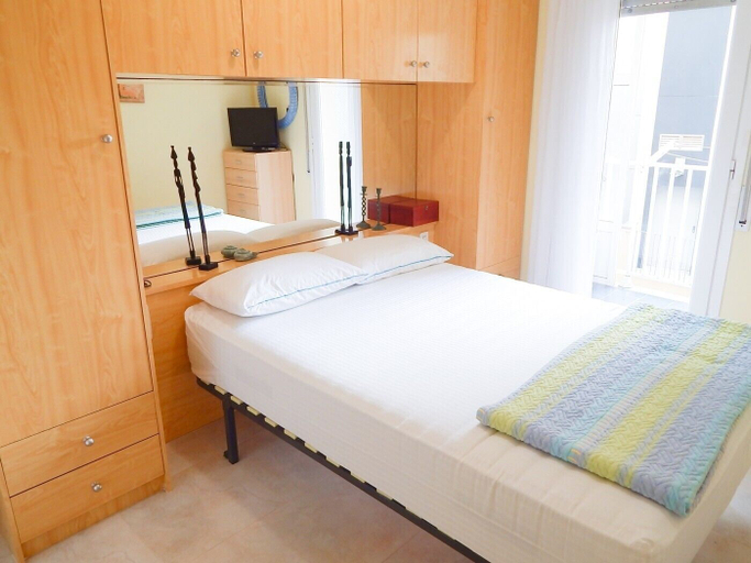 Bedroom 2, Apartamento 1a linea de mar Bellavista, Girona