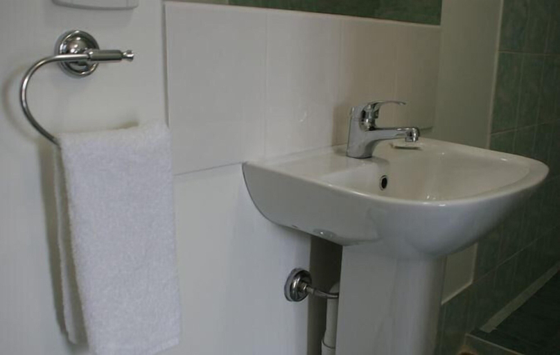 Bathroom 4, Karuah Riverside Motel, Port Stephens