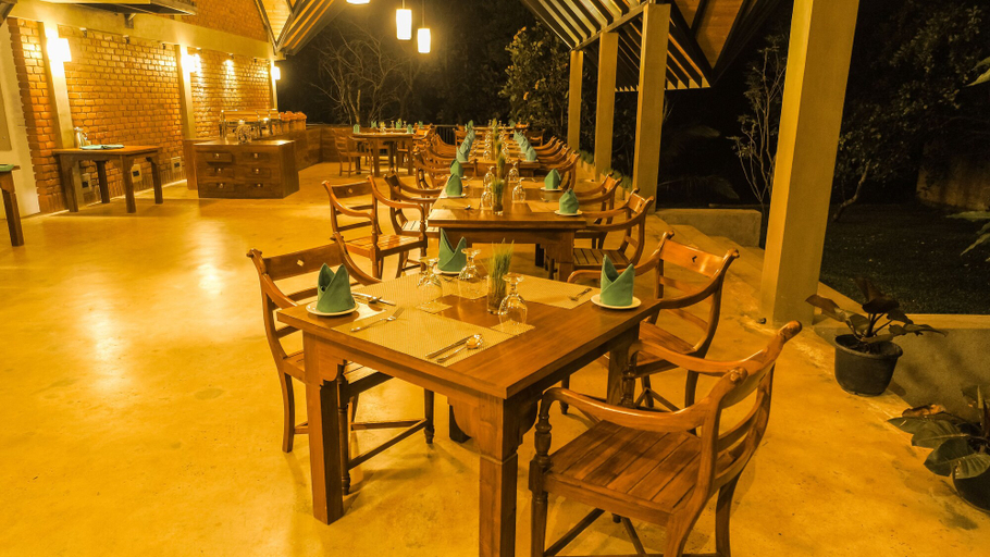 Food & Drinks 4, Go Go Green Resort, Hingurakgoda