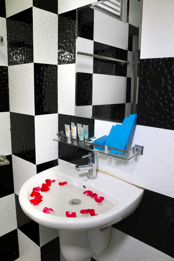 Bathroom 4, Landmark Hotel, Yangon