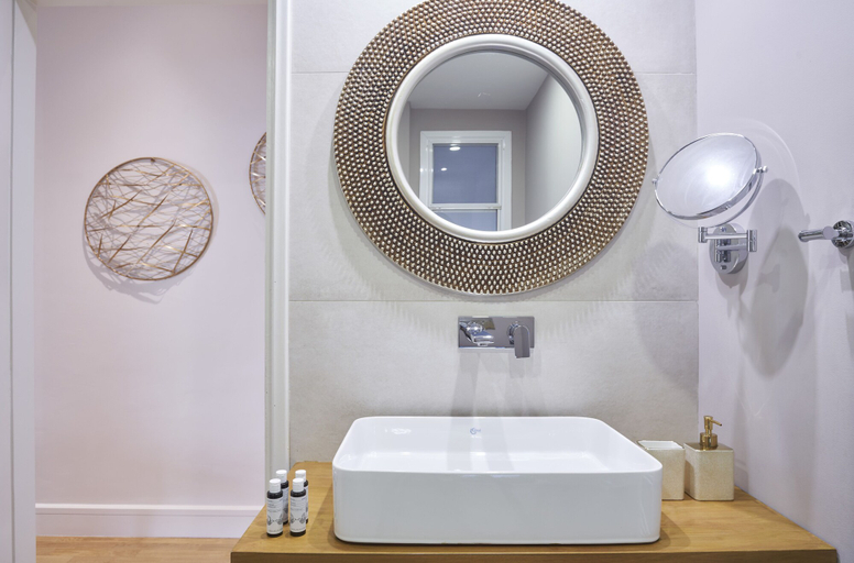 Bathroom 4, Chic n Bright 3 Bd Apt with Hilton View, Attica