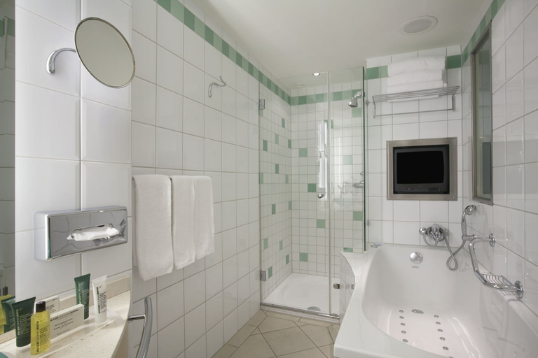 Bathroom 5, Hilton Zurich Airport, Bülach