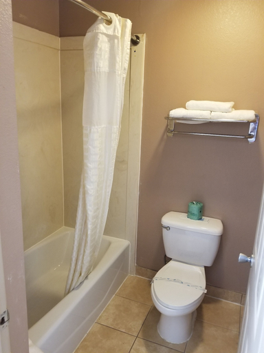 Bathroom 4, Scottish Inn & Suites, Chambers