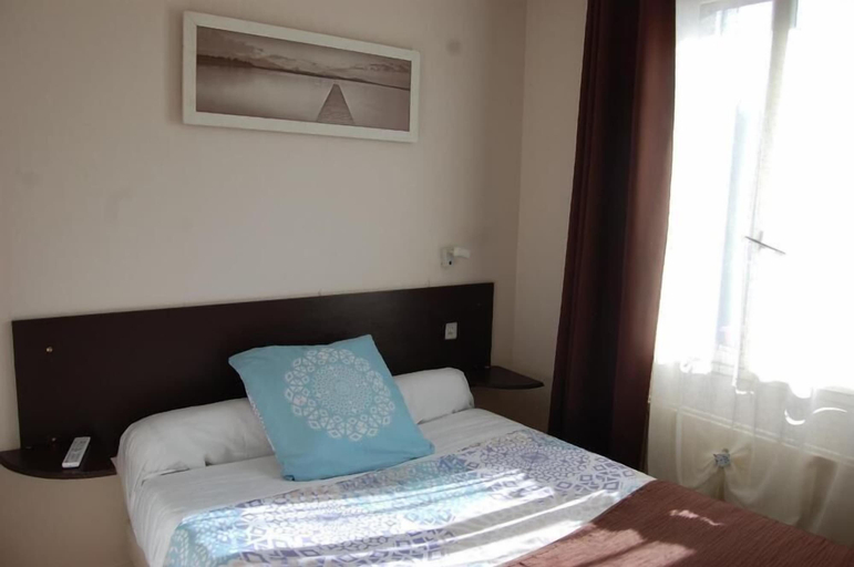 Bedroom 2, Le Corby, Vienne