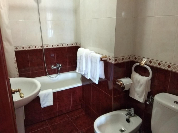 Bathroom 5, Hostal Bahía, A Coruña
