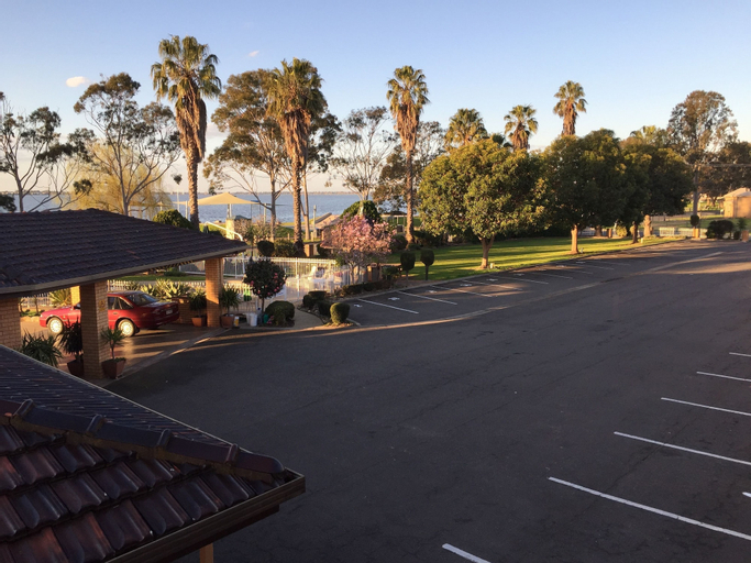 Exterior & Views 16