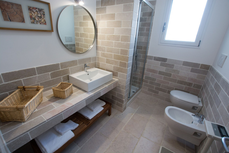 Bathroom 4, Villa Oriana, Brindisi