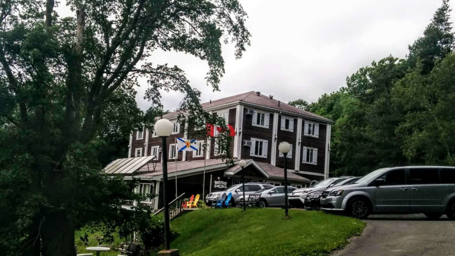 Exterior & Views 2, Braeside Country Inn, Pictou