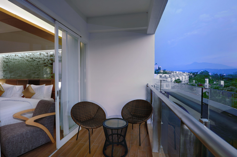 Exterior & Views 20