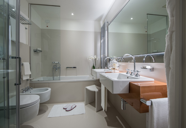 Bathroom 4, Hotel Rialto, Venezia