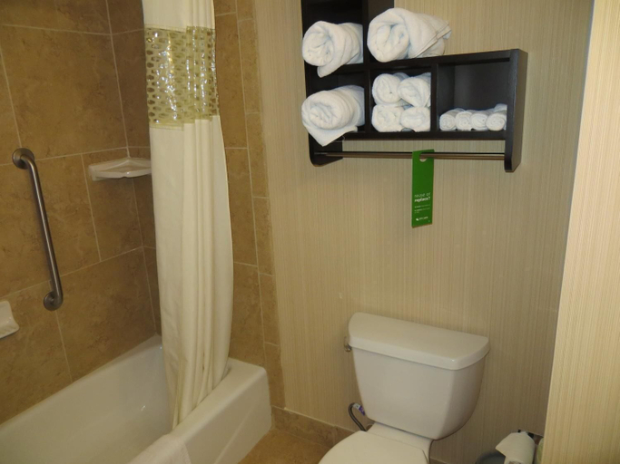 Bathroom 5, Hampton Inn La Grange, Fayette