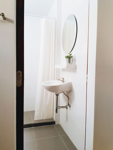 Bathroom 5, LITA Bangkok - Hostel, Huai Kwang